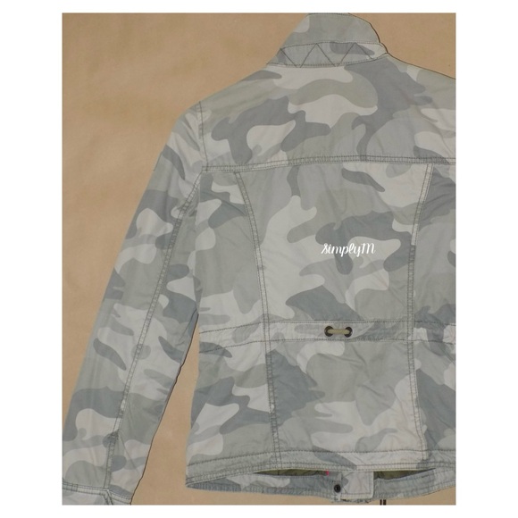 Abercrombie & Fitch Women’s Camo Utility Jacket - Picture 4 of 6